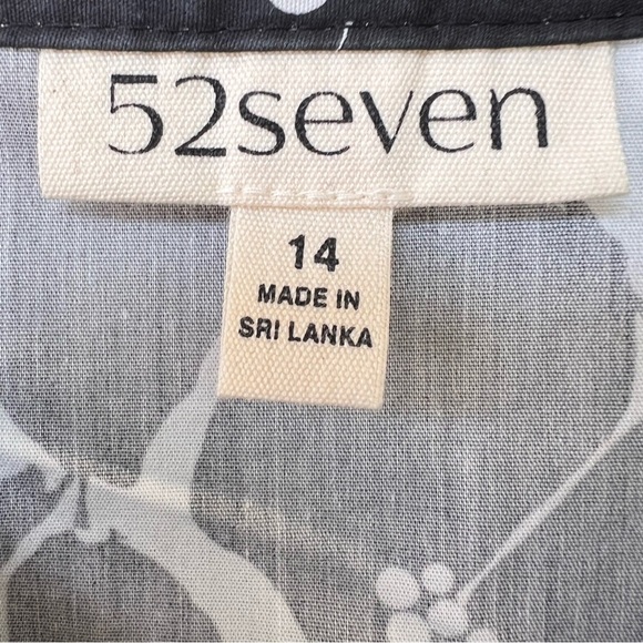 BLACK + WHITE FLORAL A-LINE LIGHTWEIGHT DRESS CINCH WAIST V-NECK SIZE 14 - Picture 4 of 9